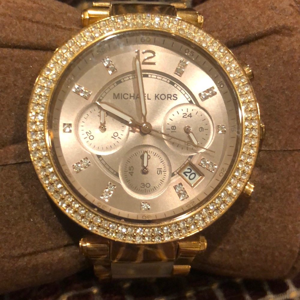 Michael Kors Rose Gold Parker Watch.Extra links. Needs new battery. Original box